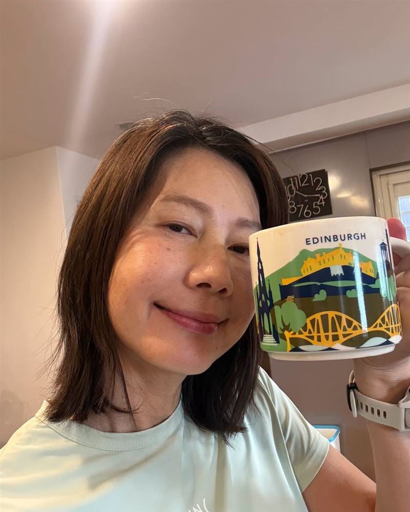 丁寧近日在臉書分享觀賞金鐘獎時發生的家庭趣事。（圖／翻攝自丁寧臉書）