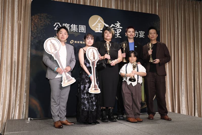 《屋下無人》獲金鐘61電視電影獎、迷你劇集（電視電影）導演獎、迷你劇集（電視電影）最具潛力新人獎、迷你劇集（電視電影）編劇奬、戲劇類原創歌曲奬。（圖／記者鄭孟晃、田俊彥攝影）