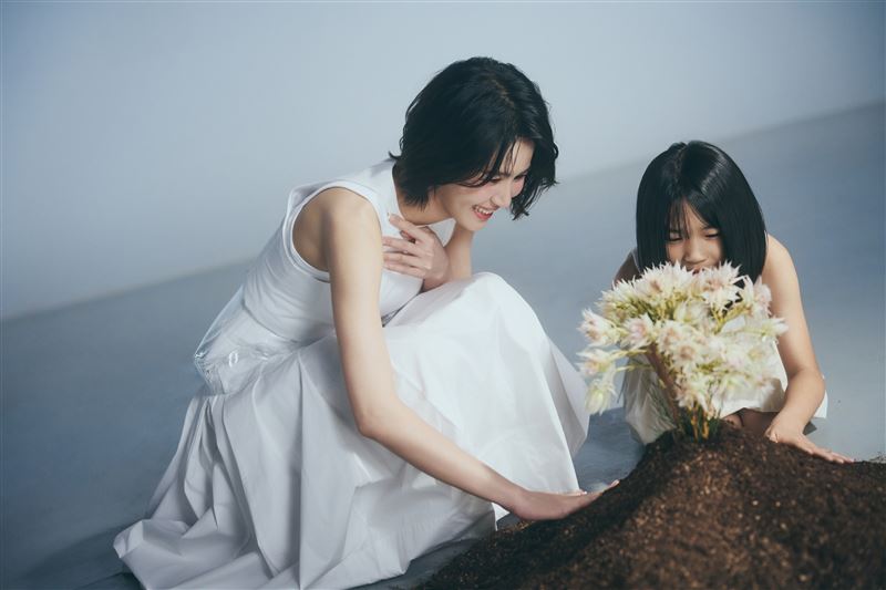 曾沛慈推出新歌〈牽掛〉，MV同框9歲小演員。（圖／華研國際提供）