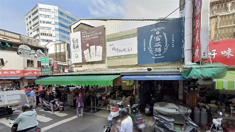 台南國華街4老店「江川肉燥飯、金得春捲、楊桃湯、富盛號碗粿」合租1甲子,突然傳出租約今年12月結束,同時引發租約權益爭執。(圖/翻攝Google Maps)