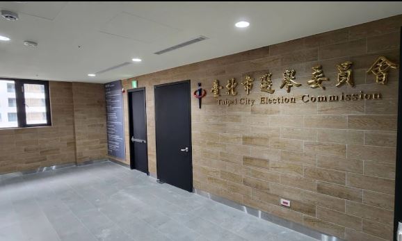 前白營候選人大鬧抽籤　絆馬郁雯堵苗博雅