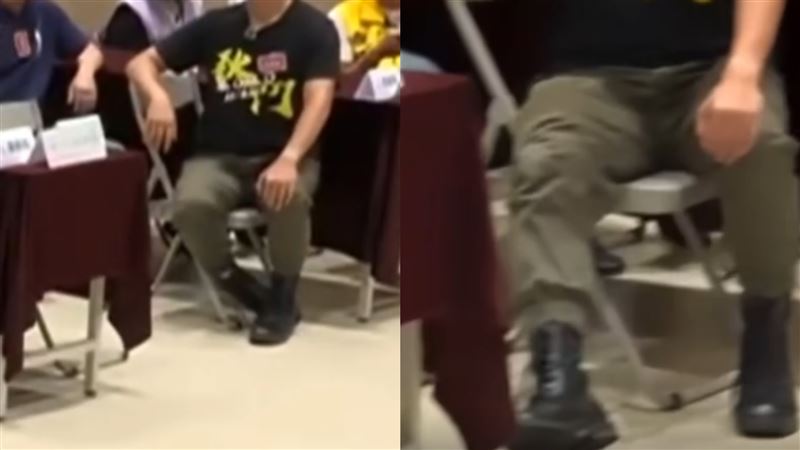 左翼聯盟台北市議員參選人李道翔腿部位置，（左）馬郁雯起身走向籤筒前、（右）馬郁雯通過後。（圖／翻攝畫面）