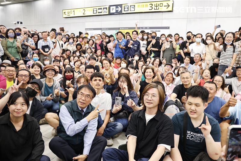 林隆璇師生四手聯彈！台南車站飄動人樂章