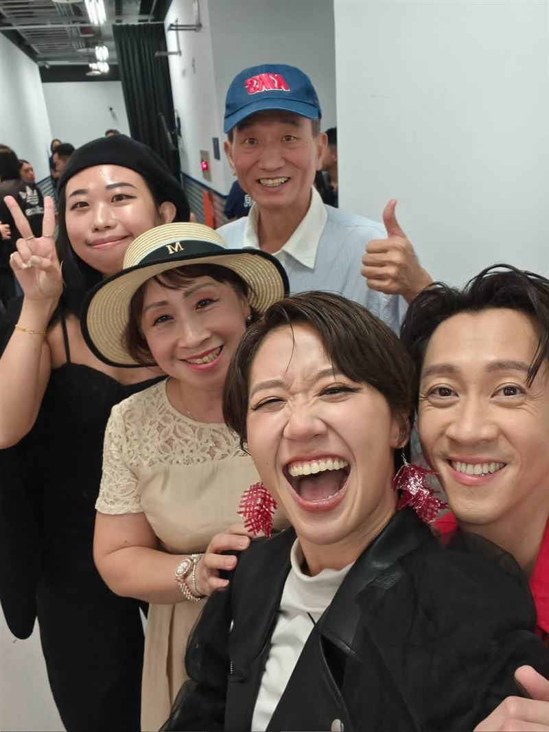 Lulu曬出一家人幸福自拍。（圖／翻攝自Lulu臉書）