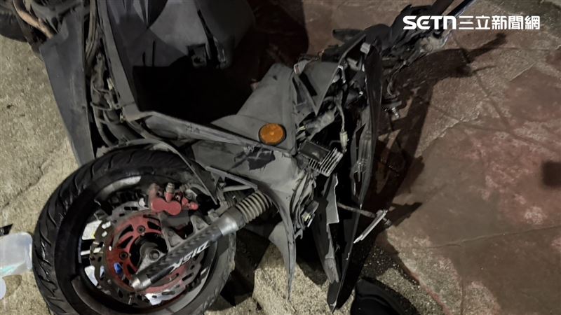 肇事機車嚴重毀損。(圖/翻攝畫面)