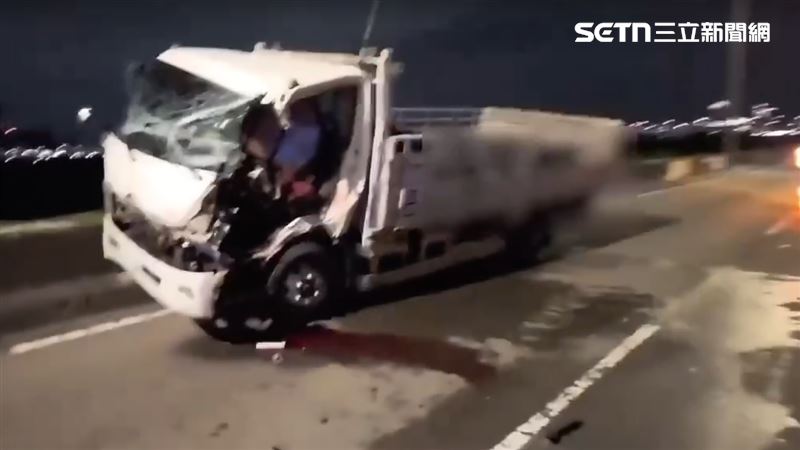 環河快嚴重事故！巡查工程車翻覆…釀2傷
