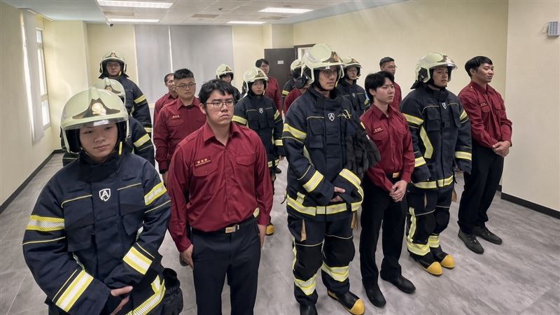 新北消防迎75名生力軍　拜師授帽傳承使命