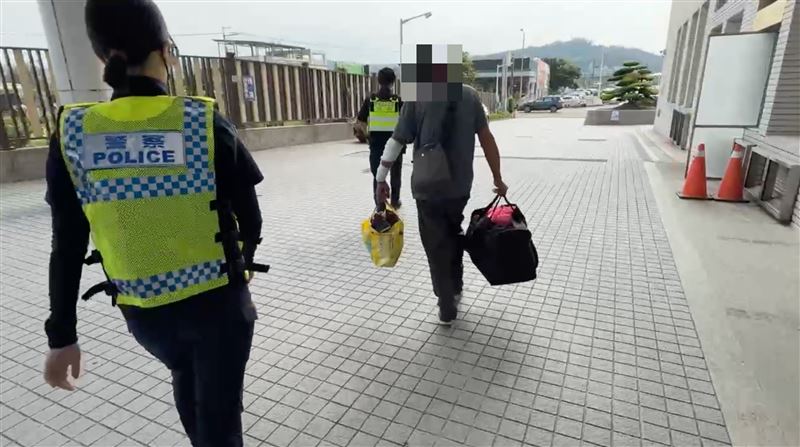 男子遭駕持刀狂刺數刀。（圖／翻攝畫面）