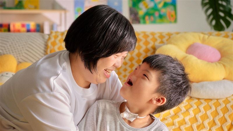 9歲「無鼻症」男童手術、早療找回自信！