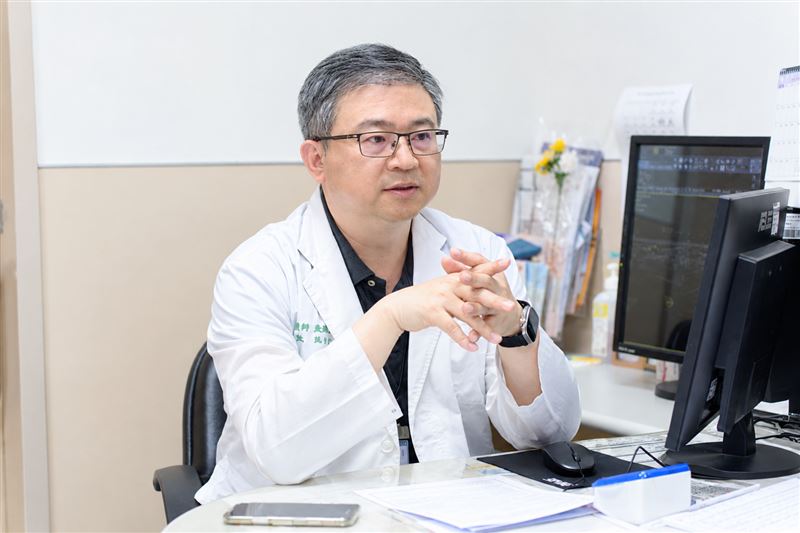 臺中市立老人復健綜合醫院乳房外科主任吳曜充醫師