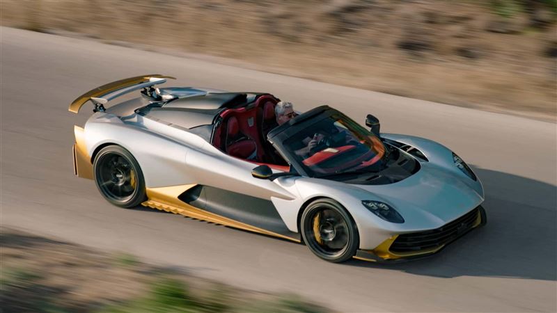 阿斯頓馬丁Valhalla Spider最大綜效馬力達1,064匹。（圖／翻攝Aston Martin網站）
