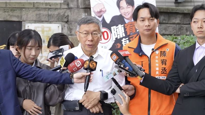 投黃珊珊「55%挺改沈伯洋」　柯P這樣看