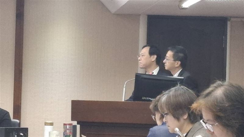 衛福部長石崇良今（28）日於立法院社會福利及衛生環境委員會審查「116年度中央政府總預算案關於衛生福利部主管預算」接受備詢。（圖／記者周佩怡攝影）