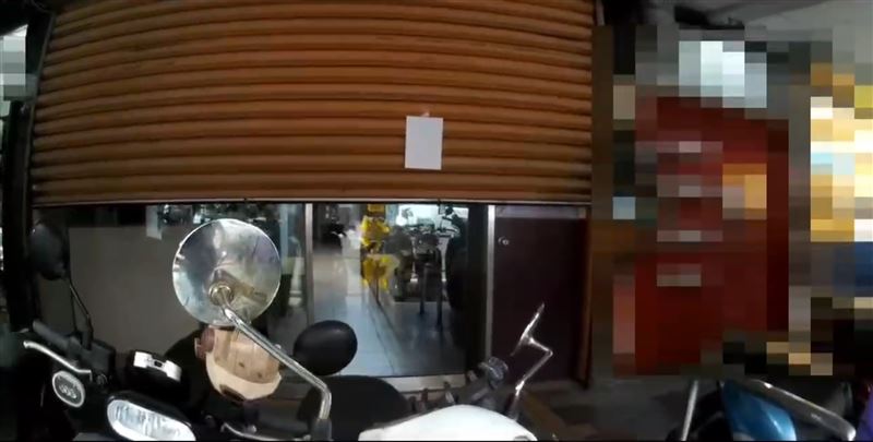 其以「跌倒、滑倒、絆倒」等意外事故開立不實單據，而後甚至聯手中醫診所將購買保健食品的費用登載為傷科藥費。（圖／翻攝畫面）