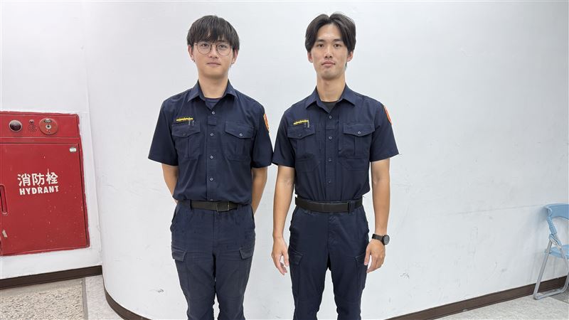 66歲婦騎車暴衝連撞14車　2警CPR電擊救命