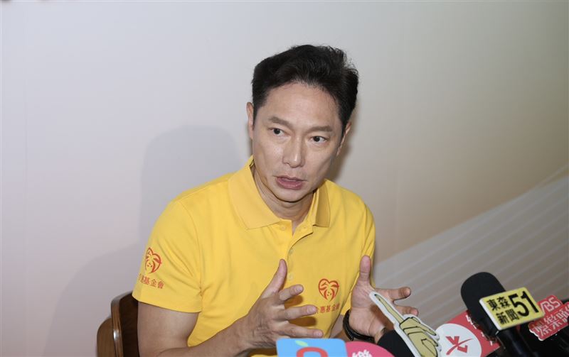 謝祖武被問到謝展榮因多個月沒戲拍,還得跟朋友借錢才能繳房租的問題。(圖/記者鄭孟晃攝影)