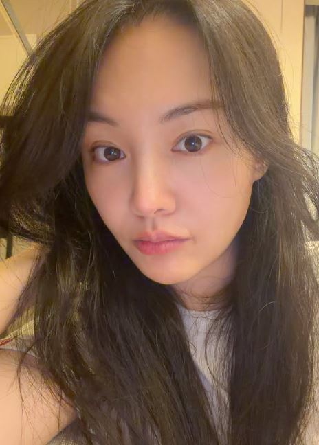 鄭爽發文坦承目前正積極接受治療,希望能為身處困境的人帶來力量。(圖/翻攝自IG @456ha.haha)
