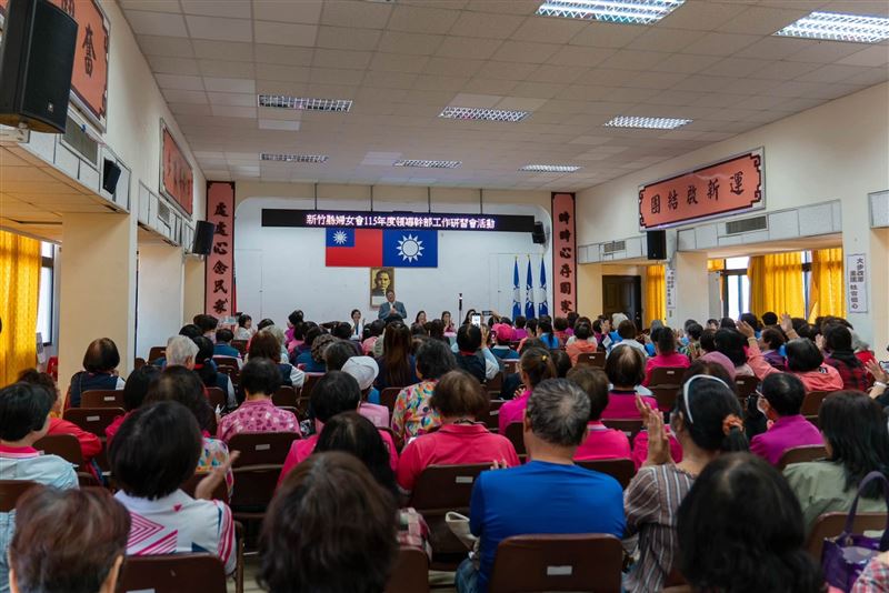 國民黨新竹縣黨部主任委員楊文科出席新竹縣婦女會「115年度領導幹部工作研習會」。(圖/國民黨新竹縣黨部提供)