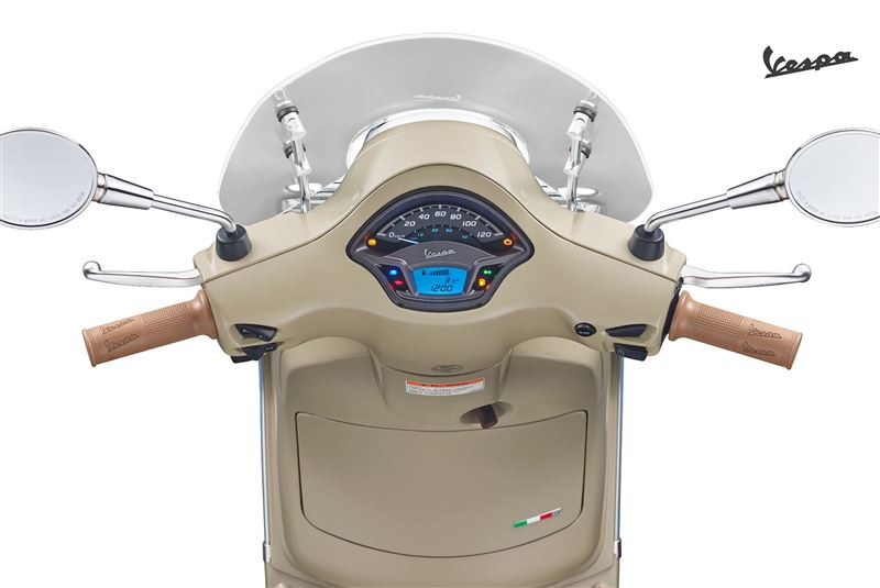 LX 125 – “V”備防盜晶片鑰匙與高清晰後視鏡。(圖/翻攝Vespa網站)