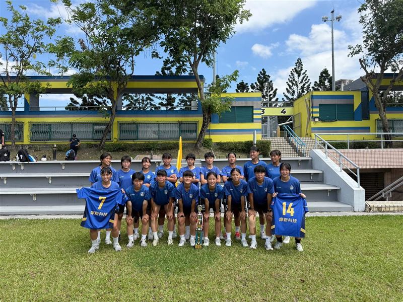 新北醒吾高中女子足球隊於全國青年盃足球錦標賽四戰全勝摘下女子組后冠。(圖/新北市政府提供)