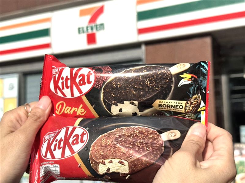 全通路獨家販售雀巢KitKat濃黑可可脆片冰棒、雀巢KITKAT可可碎片冰棒。(圖/品牌業者提供)