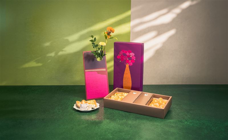 《BLOOM 系列》隨盒特製小卡可翻摺成「紙花瓶」-「晉月」。(圖/品牌業者提供)
