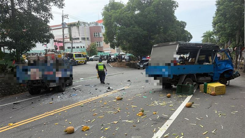 彰化田中、中南路段發生死亡車禍，2貨車發生碰撞，李姓駕駛受困失去生命跡象，送醫搶救不治。（圖／翻攝畫面）