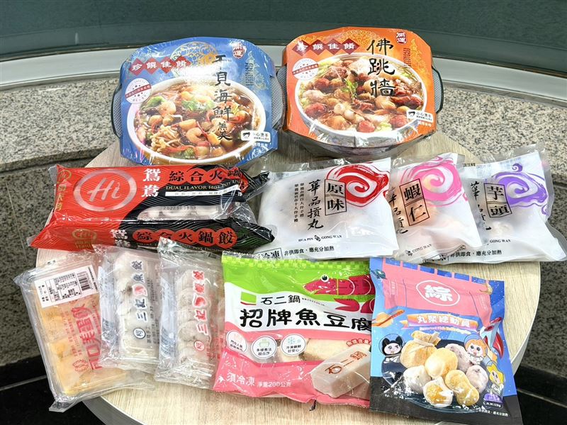 巷口美廉社邀大家一起秋冬開鍋,多樣鍋物、特色丸類、火鍋配料盡在巷口。(圖/品牌業者提供)