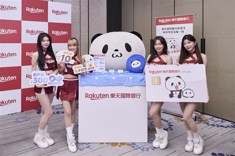 樂天集團攜手生態圈夥伴推出多重好康,包含樂天 Kobo 閱讀優限時優惠、樂天猿及雙 11 限定福袋,以及刷樂天用卡卡滿額贈「樂天胖達抱枕」等好禮。(圖/品牌業者提供)