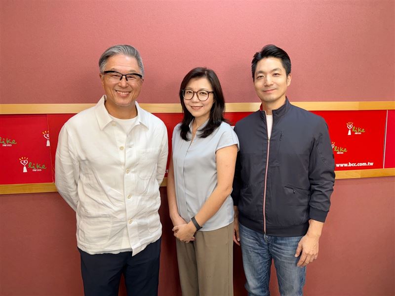 台北市長蔣萬安與夫人石舫亘,接受資深媒體人王偉忠專訪。(圖/蔣萬安競選辦公室提供)