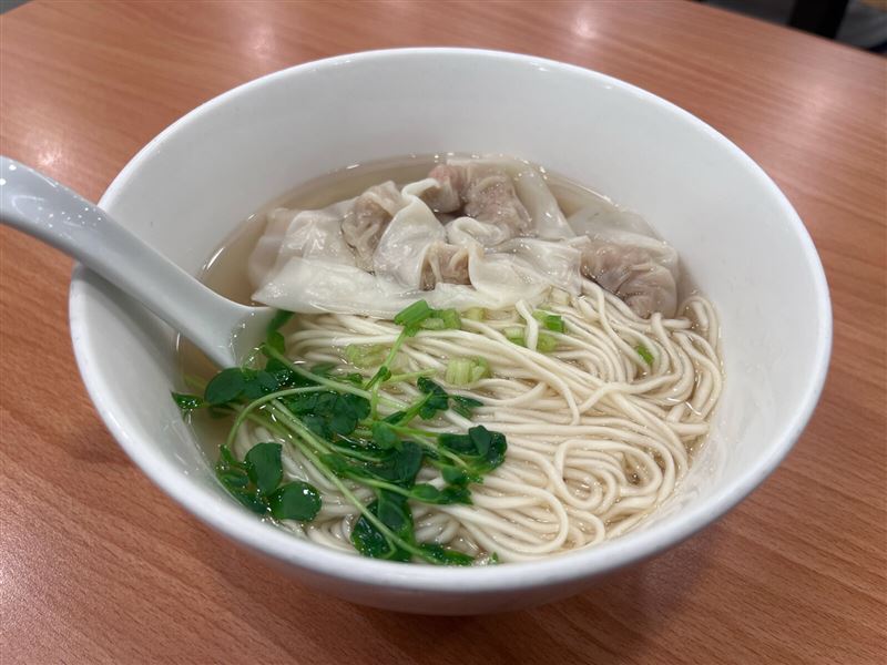 「奇福扁食」,創業超過30年,以手工包製的餛飩聞名。(圖/福岡機場官網)