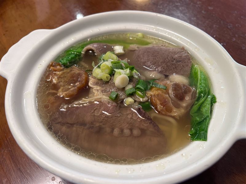 台北老字號「清真中國牛肉麵館」進駐日本福岡機場「TABISIA」4樓「ASIYONG」美食樓層。(圖/福岡機場官網)