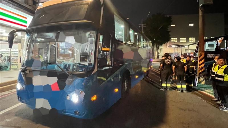 新北三峽公車事故！婦人遭擦撞捲車底不治