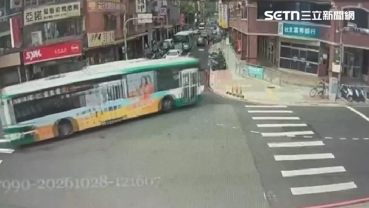 遭公車猛撞7旬婦「斷腳踝」　司機曾登CNN