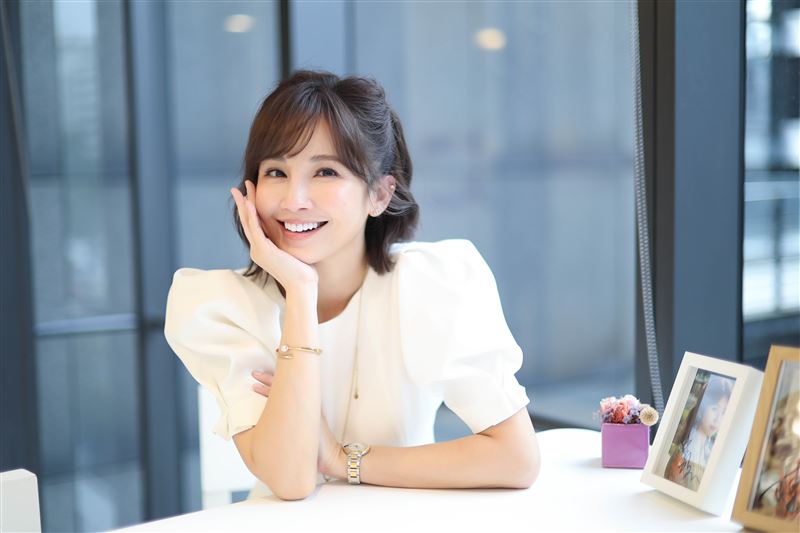鍾欣怡近年以直播帶貨維生,每年業績上千萬。(圖/記者鄭孟晃攝影)