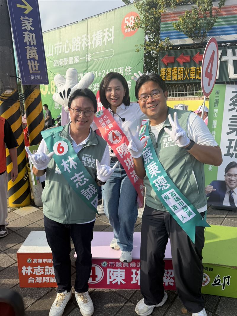 賴瑞隆攜手高雄隊八地同步站路口，力拚延續光榮開創「黃金十年」