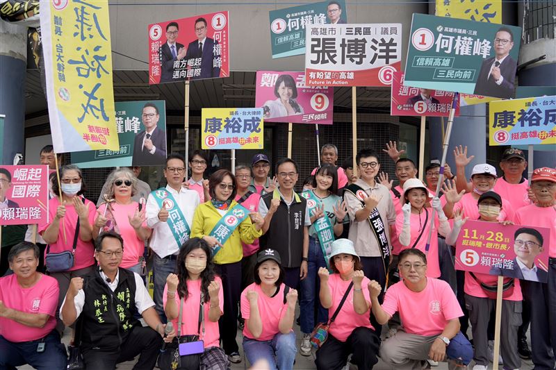 賴瑞隆攜手高雄隊八地同步站路口，力拚延續光榮開創「黃金十年」