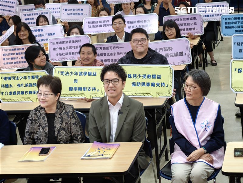 民進黨台北市長候選人沈伯洋今(29)日出席台北市社會福利聯盟發布「2027—2030年民間版社會福利政策白皮書」。(圖/記者盧素梅攝影)