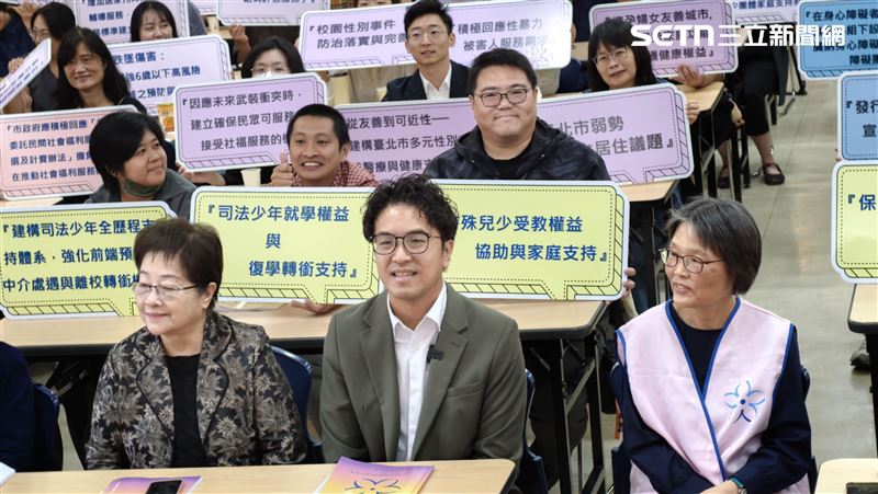 蔣萬安缺席社福發表　沈伯洋拋行政減壓