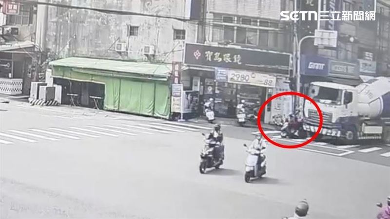 新／混凝土車右轉撞雙載夫妻！夫慘遭輾斃