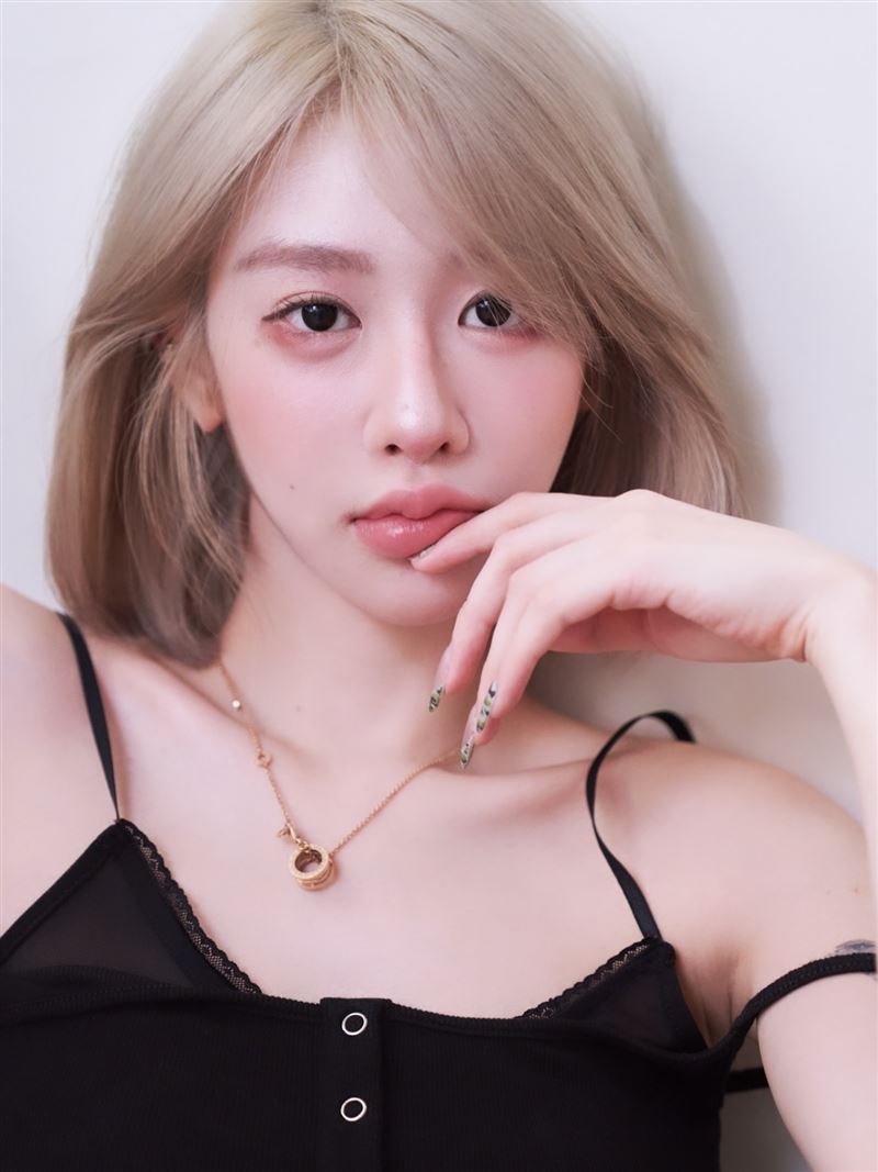 知名YouTuber「美麗妄娜」擁有高達85萬訂閱。(圖/翻攝自IG @wanna10_4)
