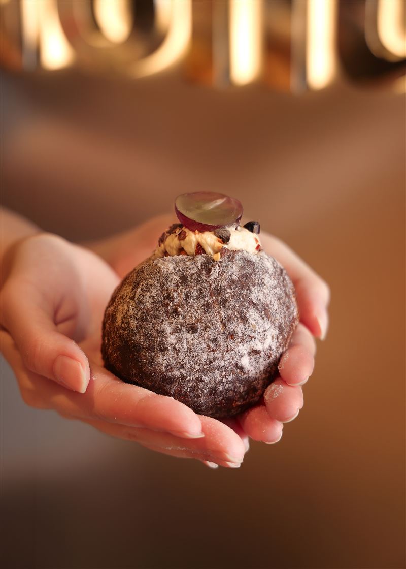I’m donut？全新季節限定「葡萄焦糖乳酪鮮奶油」。（圖／I’m donut？提供）