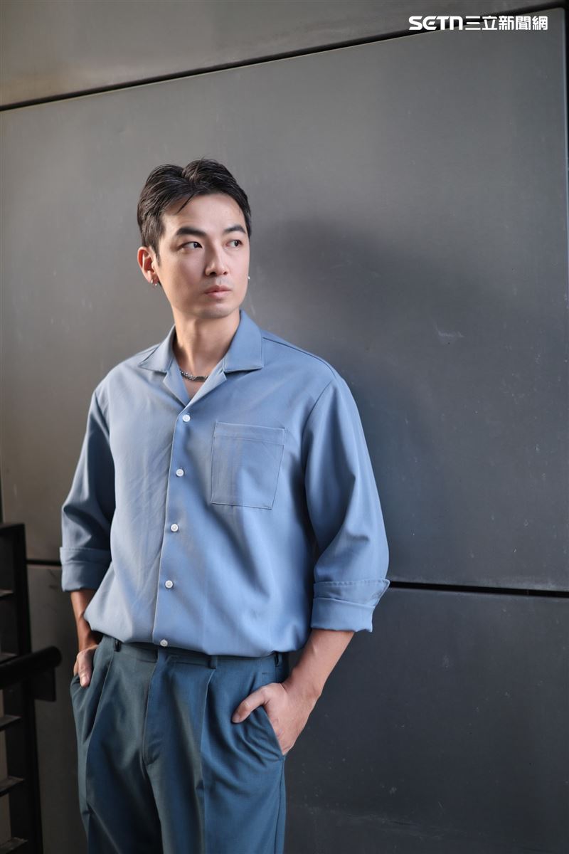 單親爸爸言嘉佑為了養家，下海當男優拍攝成人片，男女通吃可攻可守。（圖／記者鄭孟晃攝影）