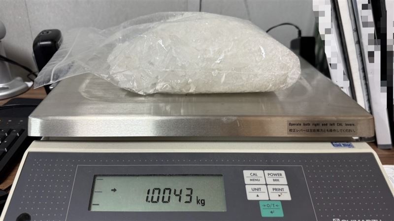 3毒蟲交易毒品露餡　警識破查獲1公斤安毒