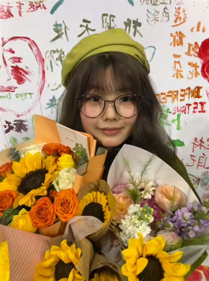 大陸抗癌網紅「奇蹟夏夏」於上海病逝年僅23歲。（圖／翻攝自微博）