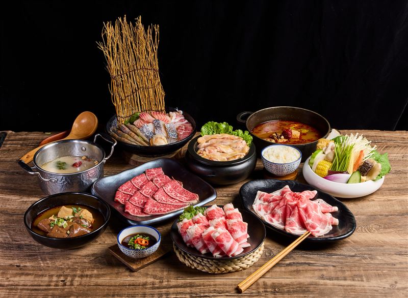 這一小鍋-豪華雙人海陸套餐原價1,380元，特價1,098元。（圖／麗寶OUTLET MALL提供）