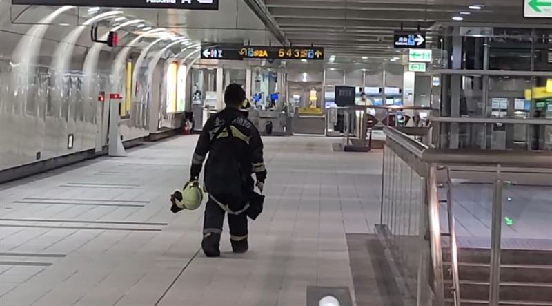 北捷車廂傳行動電源冒煙！乘客嚇壞奔逃
