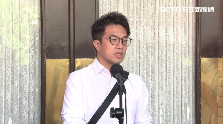 沈伯洋表示辯論結束後會參與同志遊行,但晚間車掃後能否參加同志相關活動,要看時間調配。(圖/翻攝畫面)