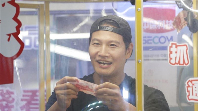 金鐘國嘉義美食挑戰　雞睪丸一上桌嚇壞