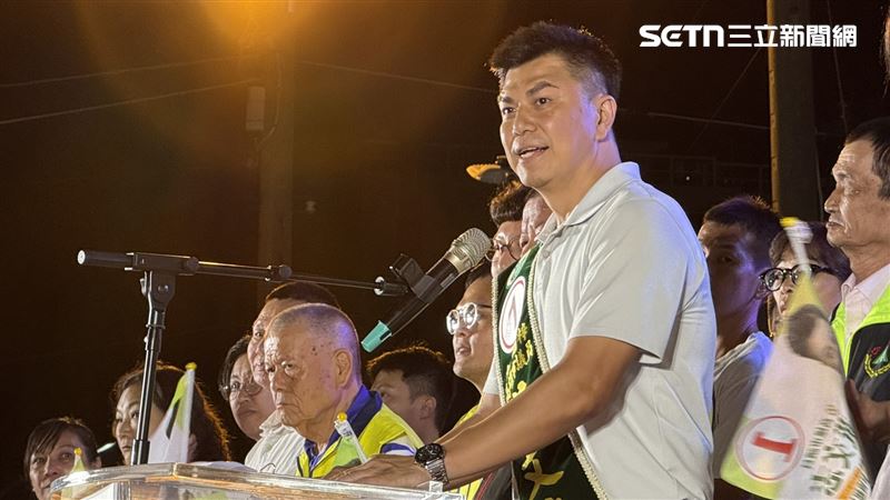 黃文志說,這次提出母語宣言、母語政策,並喊出台語口號「好徛起(hó khiā-khí)」,寓意就是他的真心,他會拚命讓每一位左楠人,都能在這裡好好生活、安居樂業。(圖/記者簡榮良攝影)